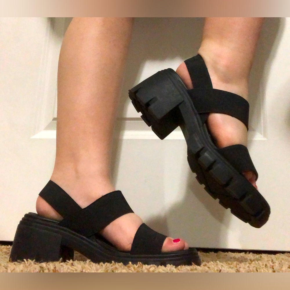 Chunky 90s style platform sandals